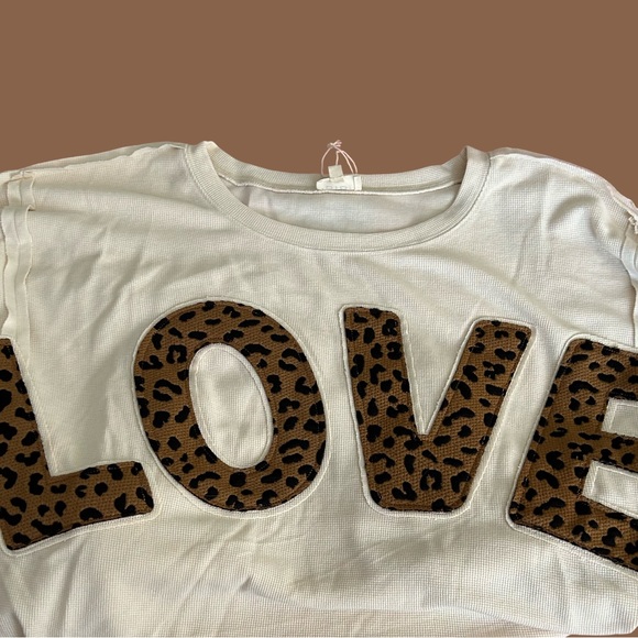 NWT! OVERSIZED WOMENS TOP BY BIBI. SIZE 3X. CREAM W/ LEOPARD PRINT. ROUND NECK. - Picture 10 of 15